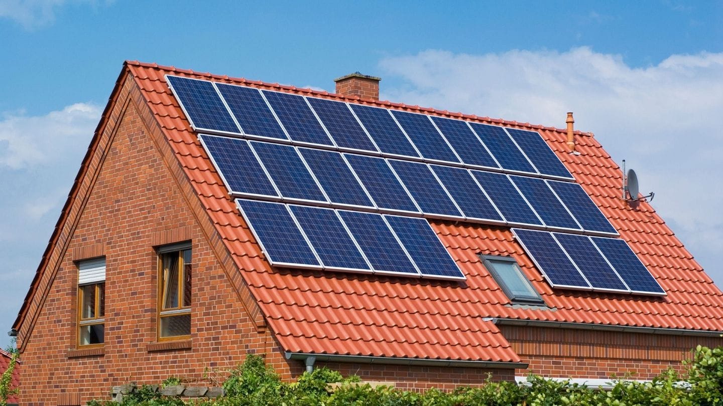 Solar battery storage is a system that stores electricity generated by solar panels so it can be used later, instead of sending it to the public grid.